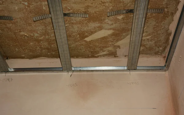 Renovação Casa Instalação Teto Drywall Close Metal Stud Enquadramento Paredes — Fotografia de Stock