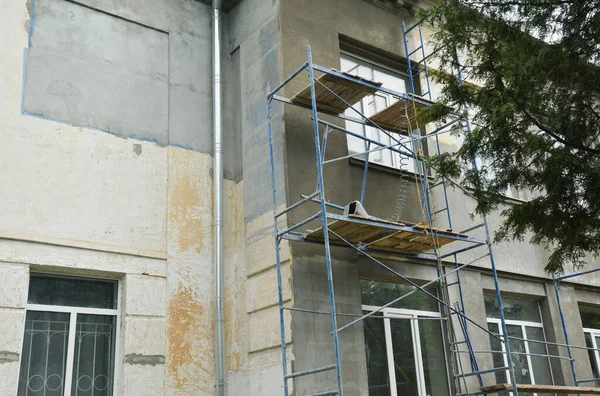 Scaffolding for house renovation Stockfotos, lizenzfreie Scaffolding ...