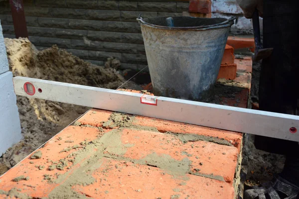Masonry Construction Tools Close Spirit Level Bucket Mortar Brick Wall — Stock Photo, Image