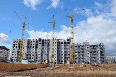 Vinçler bina ve bina inşaat altında