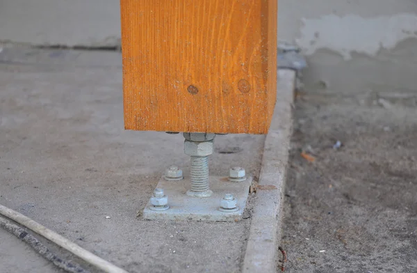 Nahaufnahme Von Holzpfeiler Oder Säule Auf Der Neuen Hausbaustelle Mit — Stockfoto