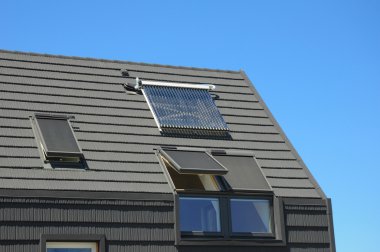 Güneş enerjili su Masası Isıtma, tepe ve çatı penceresi üzerinde yeni hous