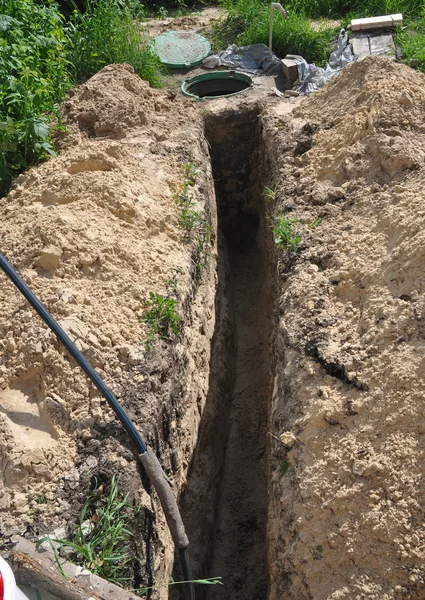 Het Installeren Van Watervoorziening Systeem Pijp Vuil Trenche Een Watervoorzieningssysteem — Stockfoto