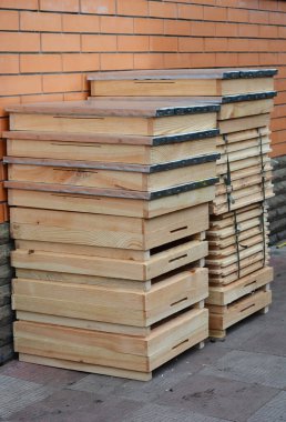 Parçalanmış Kovan Kutusu monte edilmesi için postayla gönderildi. Parçalanmış ahşap arı kovanları.