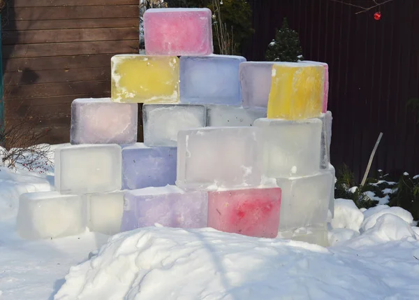 Toplanan Temiz ve Renkli Buz Blokları