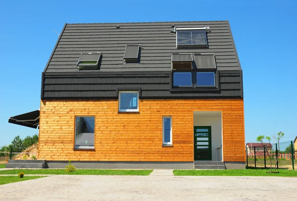 Modern huis exterieur Design. Nieuwe gebouw huis energie Efficie — Stockfoto