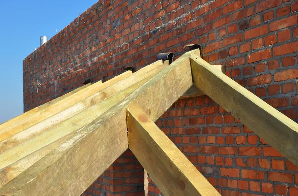 Close Wooden Rafters Eaves Wooden Beams Installed Brick Wall Bitumen — Stock Photo, Image