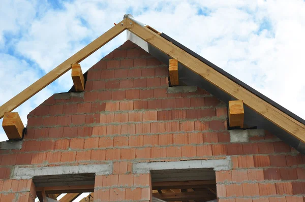 Dakbedekking bouw Details buitenkant. Op het dak uitzicht op dak Ins — Stockfoto