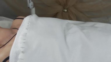 Güzellik uzmanı çekin yüz kadın güzellik salon, kaş bak Büyüteç'te