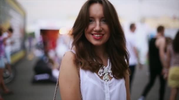 Happy attractive young woman with red lips smiling in camera. Summer evening. Portrait — Stock Video