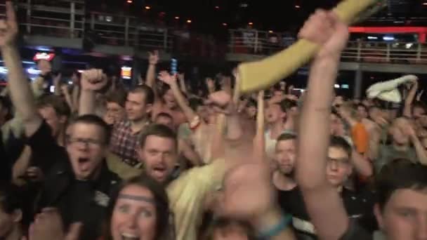 SAINT PETERSBURG, RUSSIA - JUNE 26, 2015: People dancing in nightclub. Spotlights. Raise hands. Man wave axe in crowd. Topless men. — Stock Video