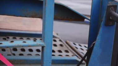 Demir demiryolu Kiralık Tekerlekler için izini. İnşaat. Ulaşım. Otomobil.
