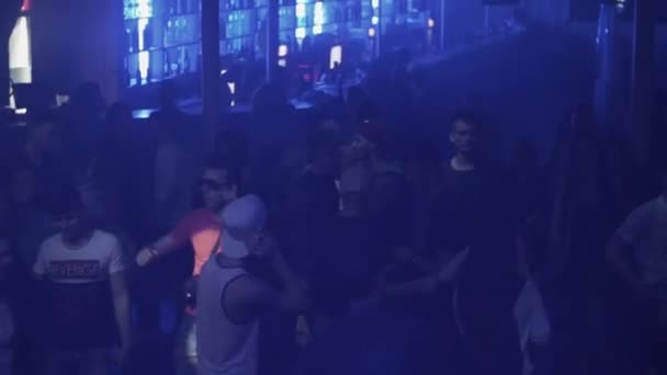 Saint petersburg, russland - 30. juni 2016: glückliche menschen tanzen o — Stockvideo