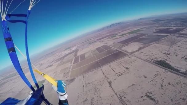 Professional skydiver parachuting in blue sky above Arizona. Sunny. Landscape — Stock Video