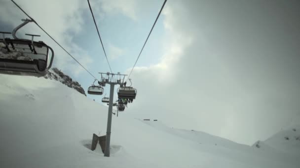 View of ski lifts construction at mountains. Ski resort. Snowboarding. Open cabin. Grey sky, clouds — Stock Video