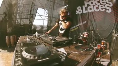 Dj pikap ta dönüyor