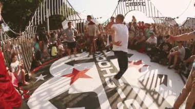 erkek dans breakdance 