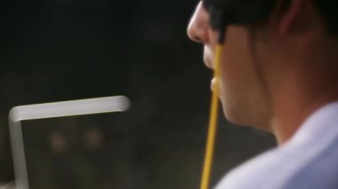 Dj kulaklık pikap dönen