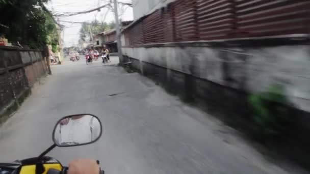 车手在骑着踏板车 — 图库视频影像