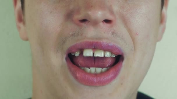 Young man sing song pronounce words in front camera. Open mouth. Face — Stock Video
