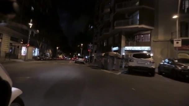 BARCELONA, ESPAÑA - 6 DE JUNIO DE 2015: Vista a la arquitectura de la noche c — Vídeos de Stock
