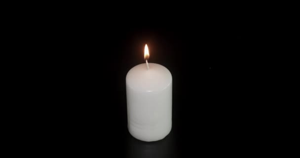 Bougie d'éclairage dans l'obscurité avec briquet noir 4K 