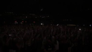 Moskova, Rusya - 15 Ağustos 2015: 20 yıllık Radyo Kaydı. Konserde kalabalık alkışlıyor