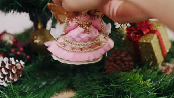 Decoração de árvore de Natal anjo boneca brinquedo — Vídeo de Stock