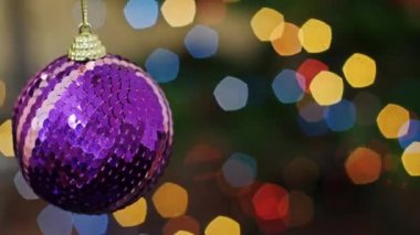 Bokeh ışıkları Noel mavi top. Başlık alanı