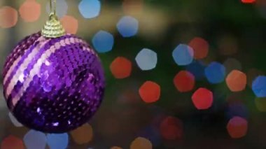 Mavi top bokeh ışıklarda iplik. Başlık alanı