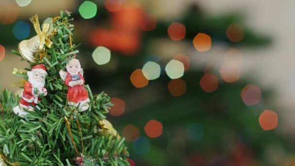 Gece ışıkları Noel ağacı, arka plan bulanık — Stok video