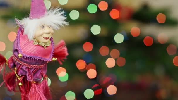 Kerstmis heks speelgoed schudt op bokeh. Titelgebied — Stockvideo