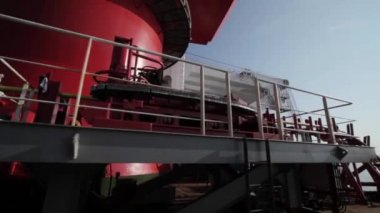 Deniz altındaki sualtı optik kablo döşeme