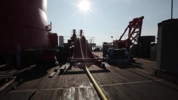 Colocación de cable óptico submarino en el fondo del mar — Vídeos de Stock