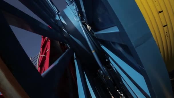 Pose de câbles optiques sous-marins au fond de la mer 