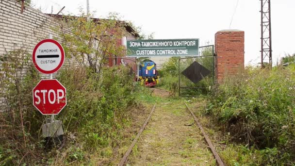 Abandoned depot with vintage railway carriage and customs control zone signboard — Stock Video