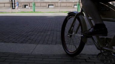 Bisiklete binme insan grubu seçmek kadar onu strreet içinde bisiklet ile çocuk kalıyor