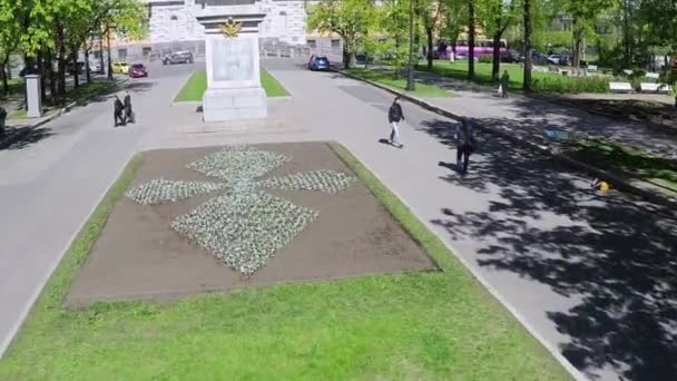 Quadrocopter shoot Square of Peter the Great in Saint Petersburg. Slow motion — Stock Video