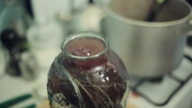 Eller yakın banka yenmez kitle tarafından mutfak ile makine alır. Pişirme Sanat Evi