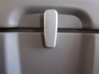 Uçakta yolcu koltuğunun arkasındaki saklama dolabı