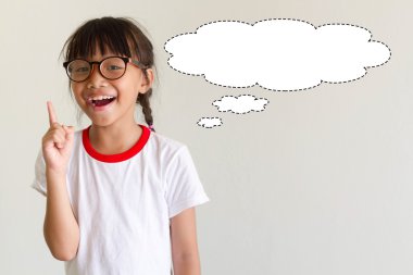 Asyalı kız çocuk için bir şey düşünmeye ve iyi bir fikrim var.