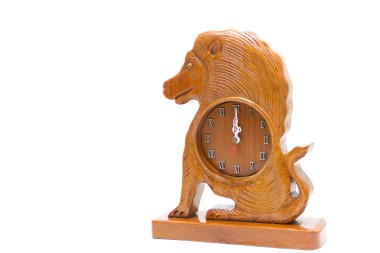 Antika ahşap aslan beyaz bitti izole