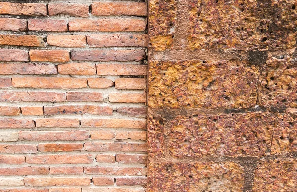Alte rissige Backsteinmauer Hintergrund — Stockfoto