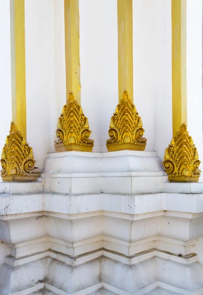 Les détails architecturaux de la vieille base de pagode bouddhiste — Photo