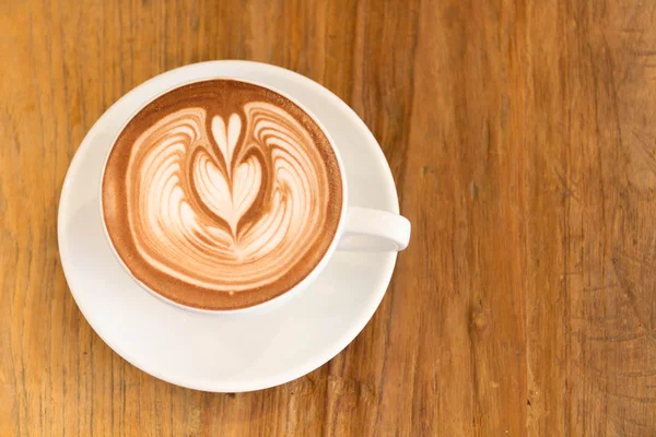 Chocolate caliente cacao con corazón de latte arte — Foto de Stock