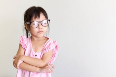 Asyalı kız çocuk bir şey sıkıcı