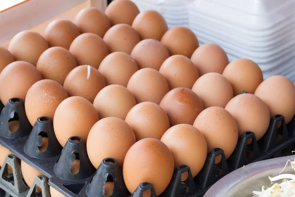 大量的鸡蛋面条店里 — 图库照片