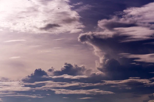 Borrão abstrato de céu azul e nuvem — Fotografia de Stock