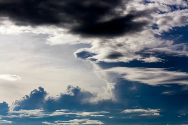 Borrão abstrato de céu azul e nuvem — Fotografia de Stock