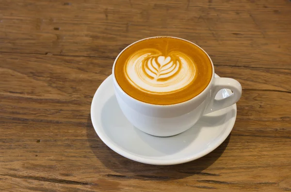 Чашка горячего кофе поздно — стоковое фото